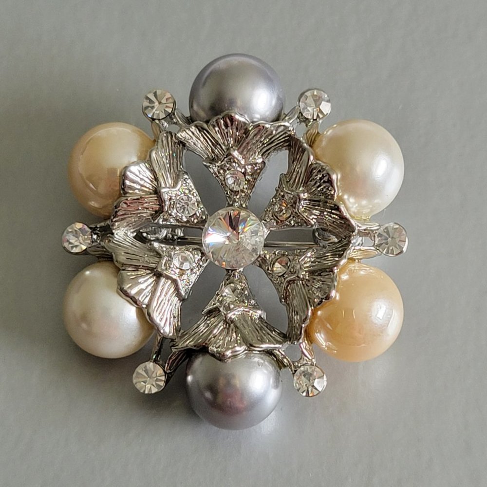 Beautiful Starburst Pearl & Rhinestone Brooch Pin - Picture 3 of 5
